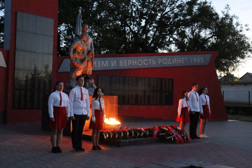 Сегодня, 21 июня, вечером, на Братских захоронениях в Камышине зажжется «Свеча памяти"