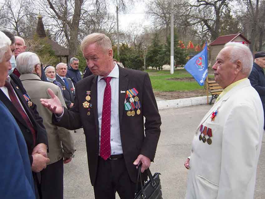 В Камышине чернобыльцы вспомнили погибших товарищей у памятного камня в городском парке (ВИДЕО)