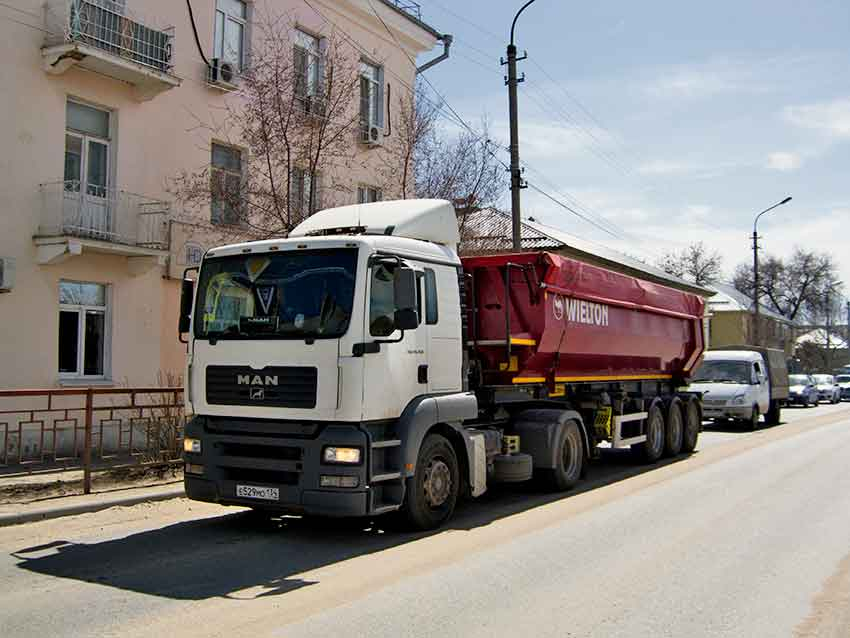 "Ну, все - последнюю проезжую улицу в Камышине большегрузы добьют!» - камышанка