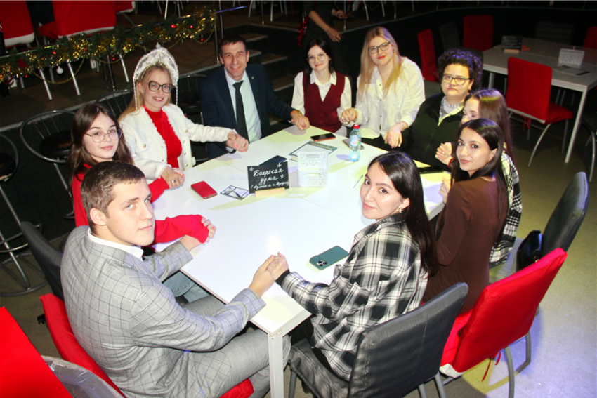 Как совет по воспитательной работе Камышинского технологической института стал инициатором интеллектуального «боя» в развлекательном центре  «Опава"