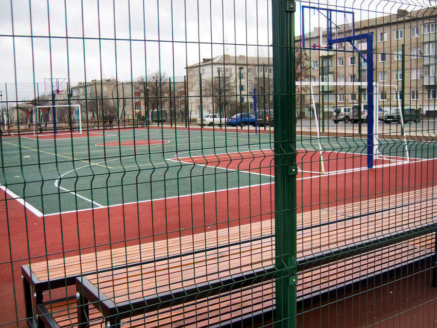 Камышанам показали готовую волейбольную площадку в парке Текстильщиков