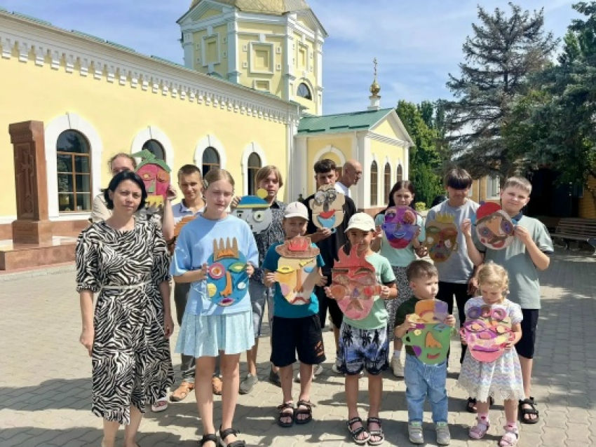 Особую творческую встречу для особых ребят организовали в Никольском соборе в Камышине