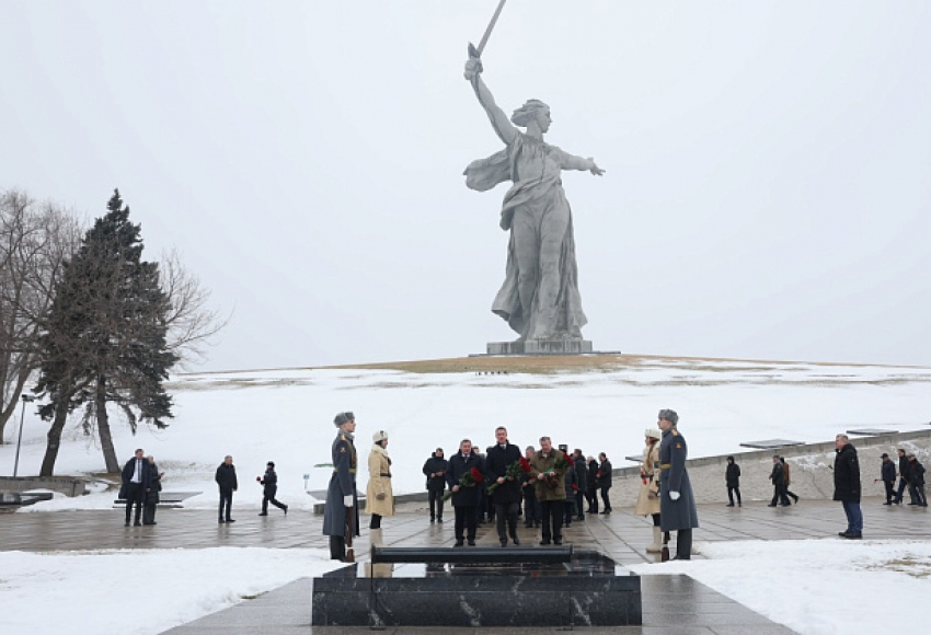 81-я годовщина Сталинградской Победы: память защитников Отечества почтили на Мамаевом кургане