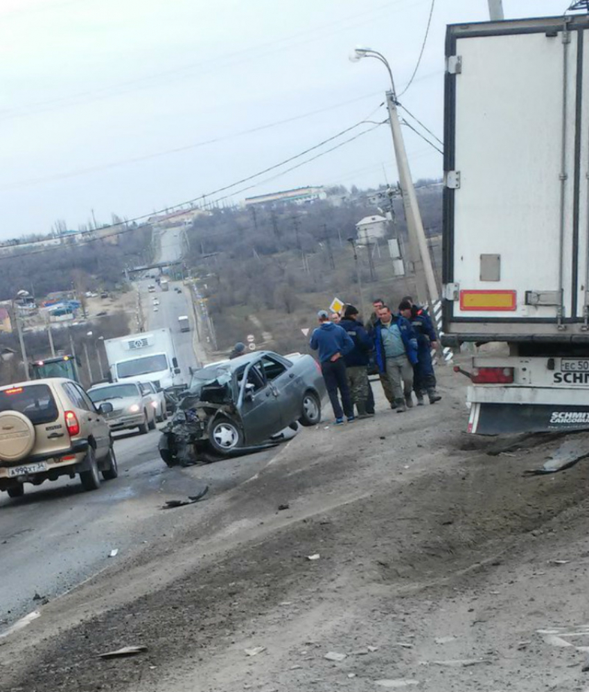 При аварии на трассе «Волгоград-Камышин-Саратов» пострадал 75-летний мужчина