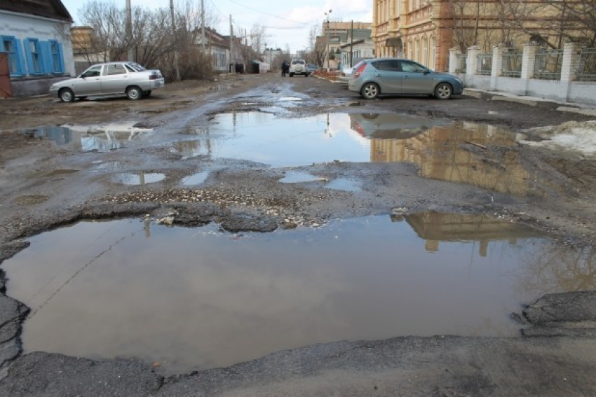 Депутаты Камышинской городской думы добавили на ремонт дорог 50 миллионов рублей, которые поступят в бюджет, если их выделит область