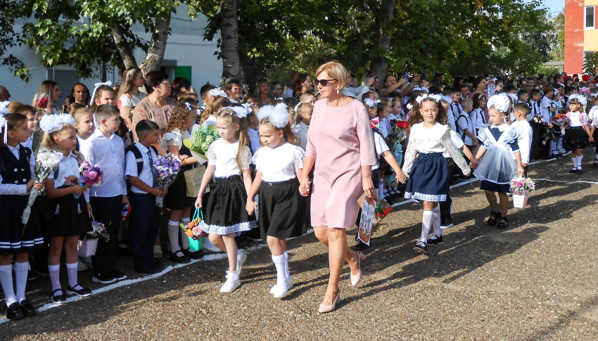 Учителям в Волгоградской области треть оклада хотят сделать «плавающим"