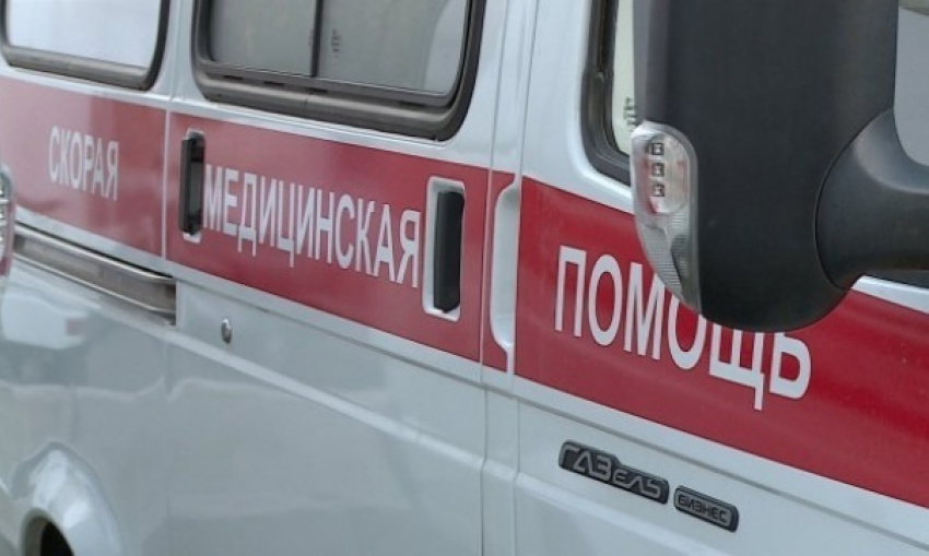 Под Камышином водитель иномарки «влетел» в КАМАЗ и попал в больницу