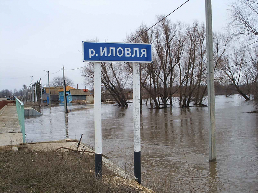 В Волгоградской области речка Иловля начала выходить из берегов