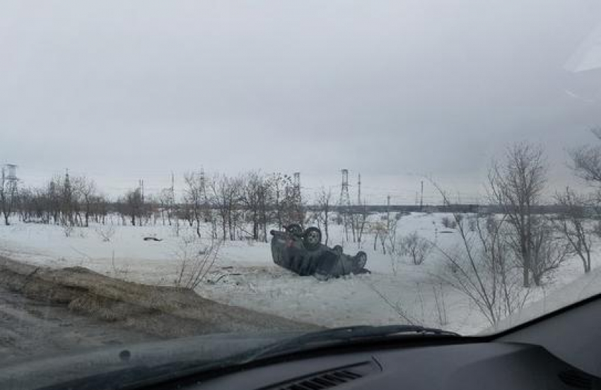 На автодороге между Камышином и Петровым Валом опрокинулась «Нива", о пострадавших полицией не сообщается