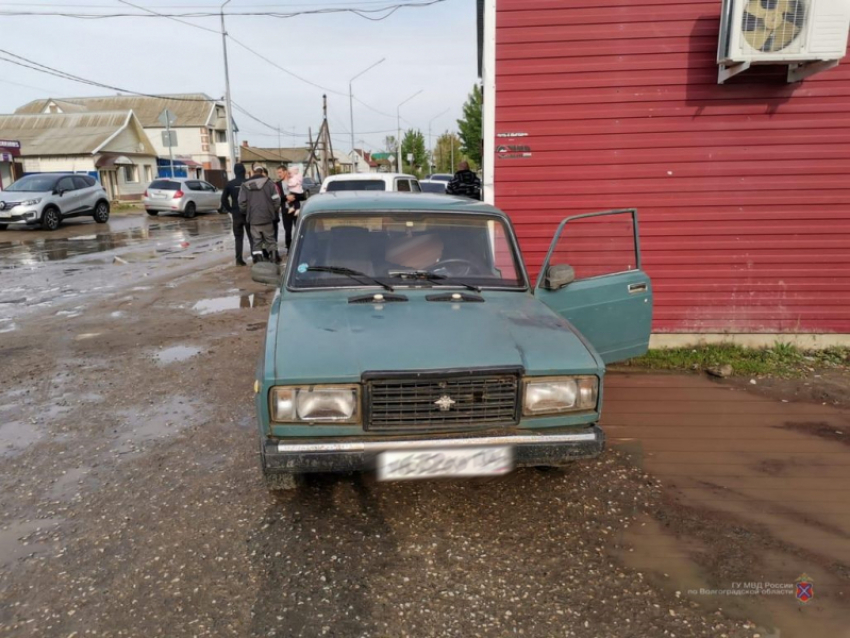 В Жирновском районе водитель-пенсионер врезался в ларек и умер на месте