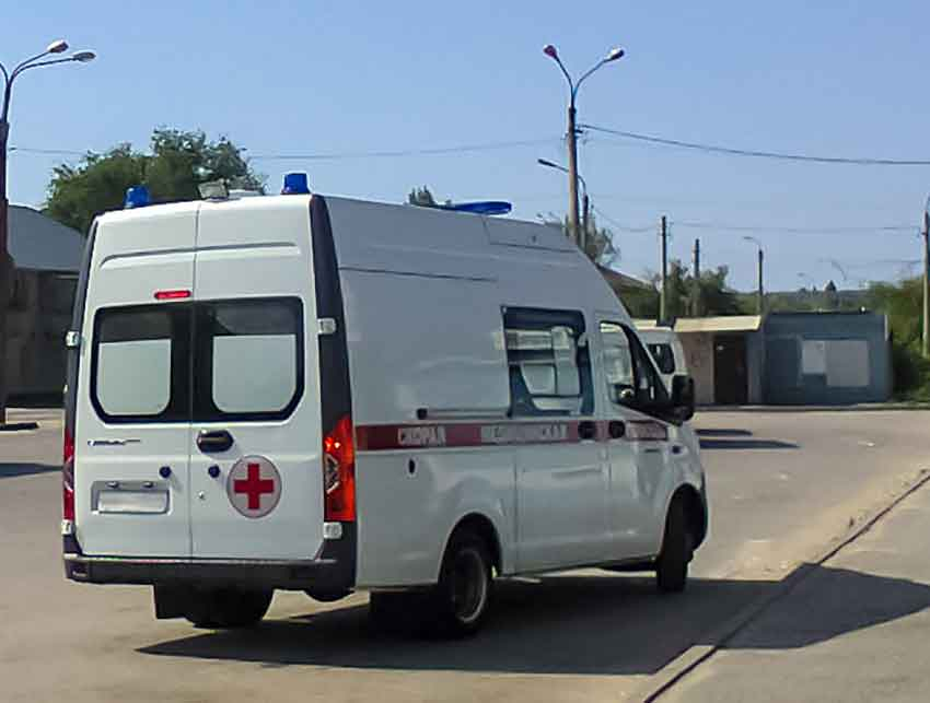 Под Камышином врезались друг в друга КАМАЗы, ранен водитель одного из большегрузов