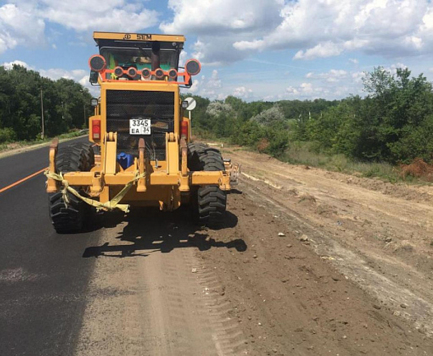 На трассе между Камышином и Петровым Валом отремонтируют 12 километров дороги