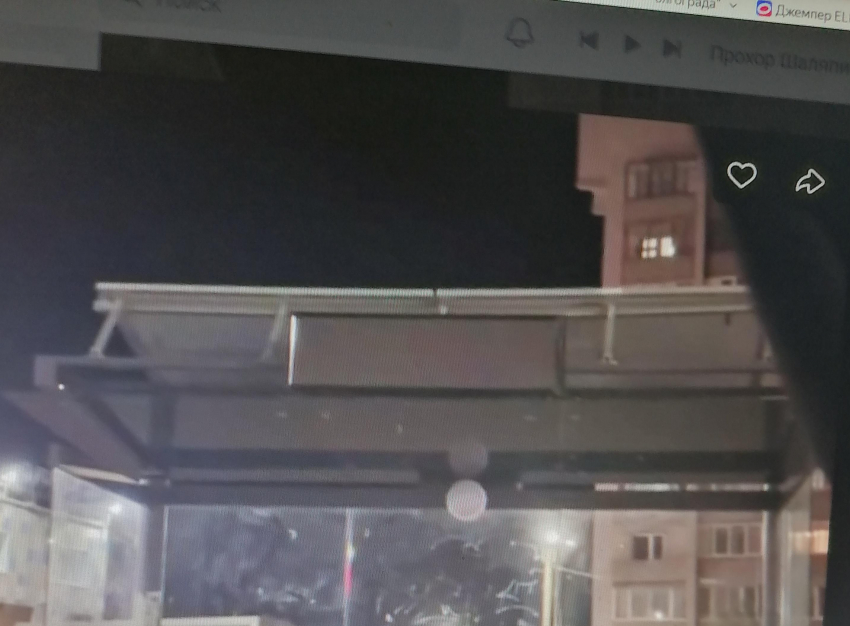 В Камышине темень поглотила «умную» остановку в 3-м микрорайоне (ВИДЕО)