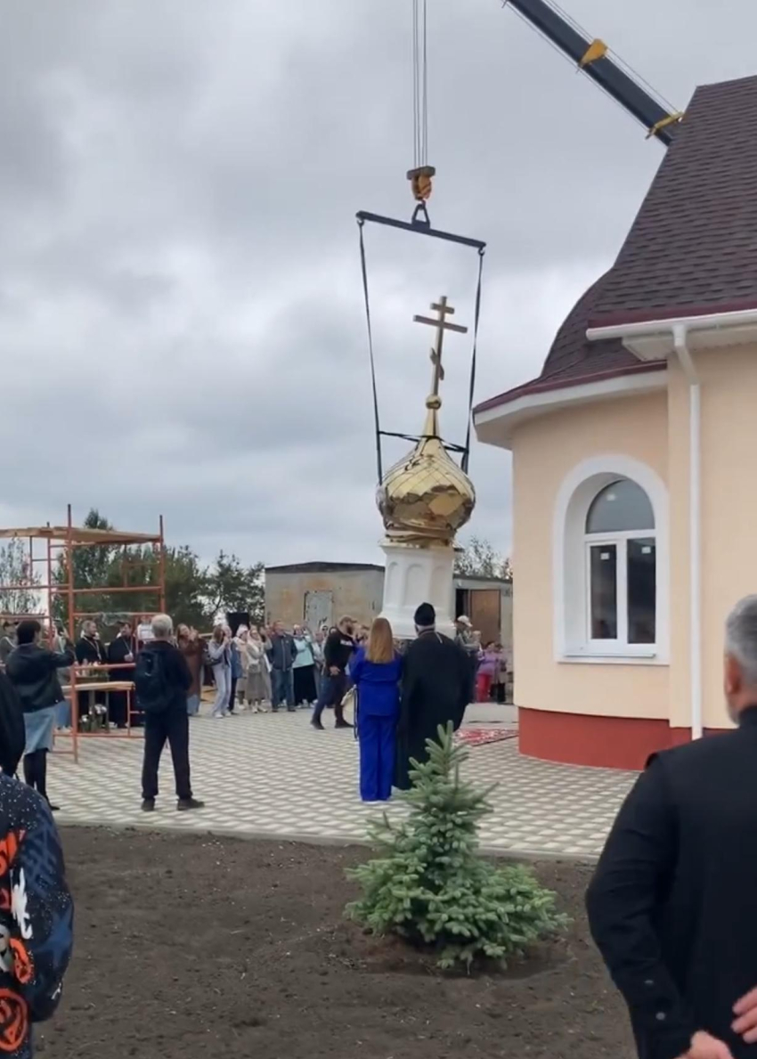 В Камышине водрузили купол на новый храм святого покровителя города Димитрия Солунского