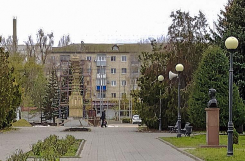 В Камышине не управились с соблюдением срока сдачи стелы «Рубеж Сталинградской доблести» на площади Павших борцов 