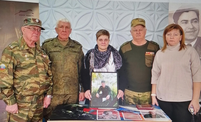 "Парту героя» - участника специальной военной операции Дмитрия Новикова - открыли в колледже в Камышине