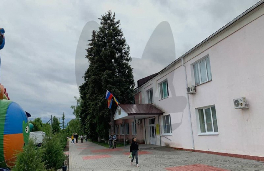 После медиаскандала администрация в Волгоградской области перевесила перевёрнутый флаг