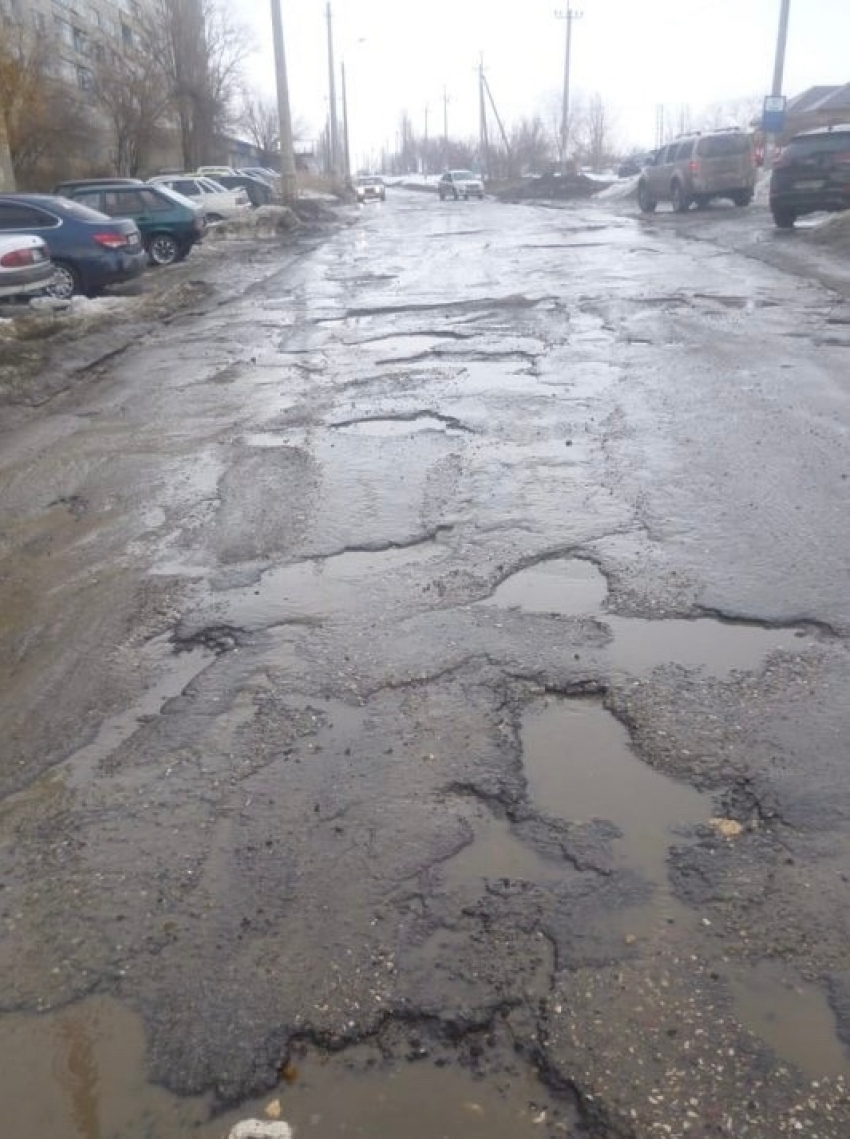 "Аж страшно!» - камышане в ужасе, как им доездить до потепления по «разбомбленным"» городским дорогам