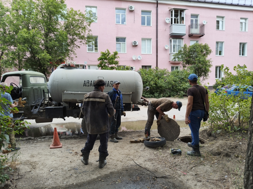 В Камышине жителей 2-го участка без предупреждения коммунальщики оставили без воды сегодня, 17 июня