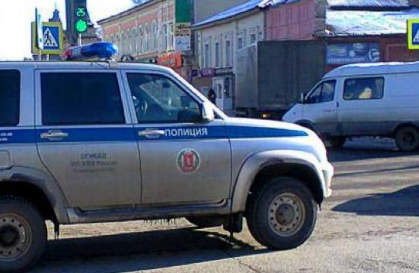 В Камышине полицейские задержали вора, вынесшего из частного дома телевизор