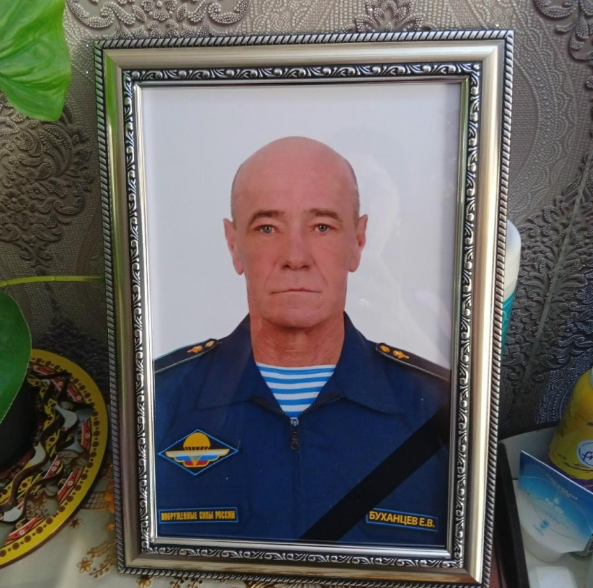 Евгений Буханцев погиб в спецоперации, с ним простятся дома, в Камышине