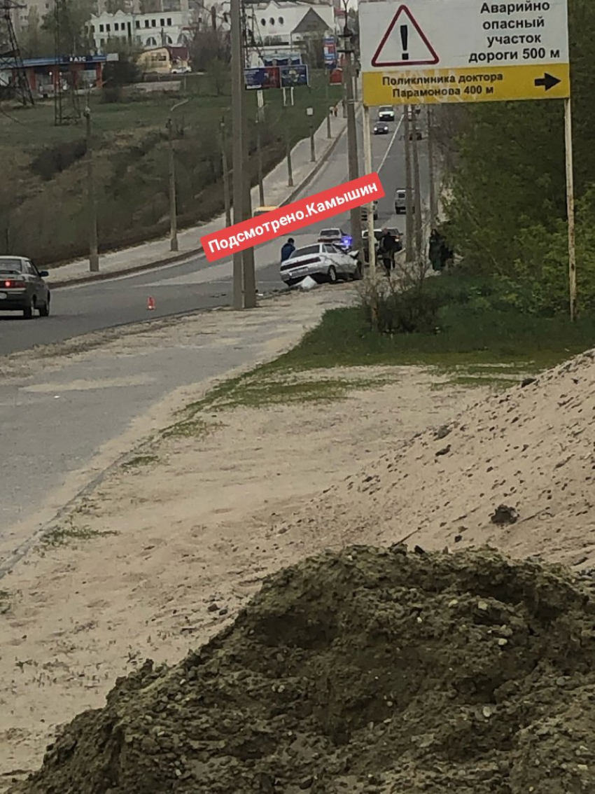 В Камышине на дамбе 3-го городка случилось ДТП, которое спровоцировал дедушка-водитель