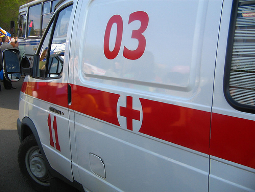 В больницу Камышина доставлен 79-летний пенсионер с колото-резаными ранами