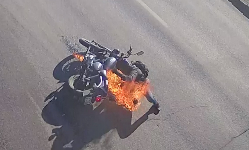 Появилось видео с загоревшимся в Волгограде мотоциклистом,-"Блокнот Волгограда» (ВИДЕО)
