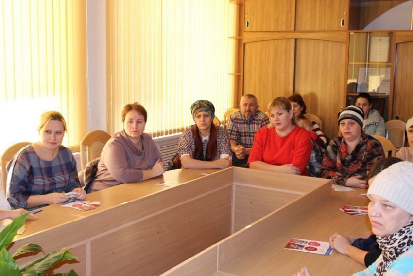 Сити-менеджер Станислав Зинченко пообещал матерям детей-инвалидов завлекать в Камышин докторов квартирами