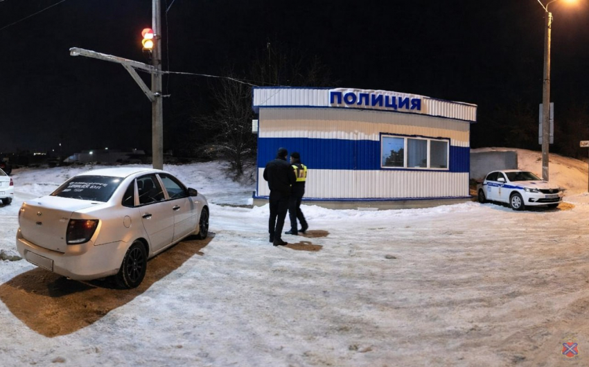 В Камышинском районе полицейские обнаружили наркотики у пассажира такси 