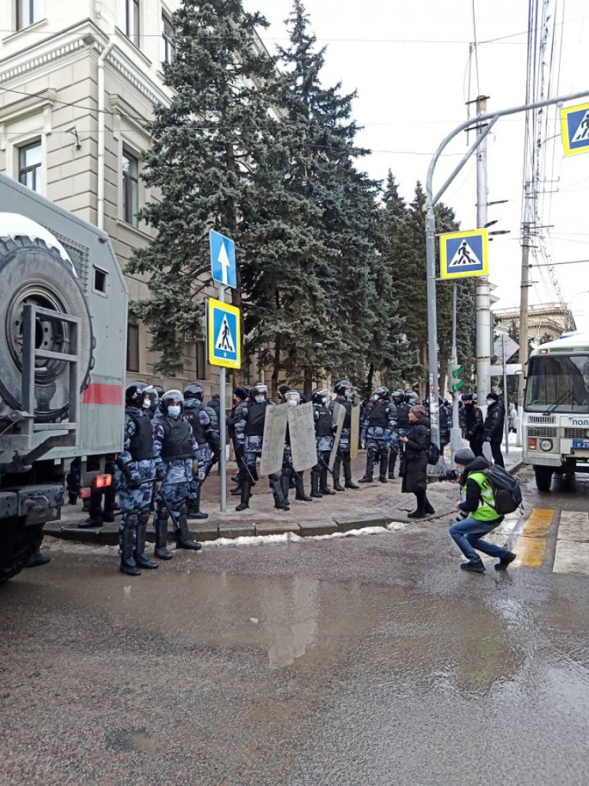 Более 10 человек задержаны, в ход шли дубинки: несанкционированная акция в Волгограде, - «Блокнот Волгограда» (ВИДЕО)