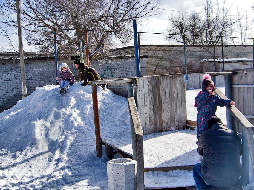 Почему власти Камышина за всю зиму не обустроили хороших снежных горок детям? - камышанка