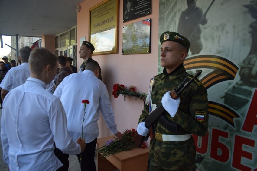 Еще четыре мемориальные доски героям СВО открыли в Камышине
