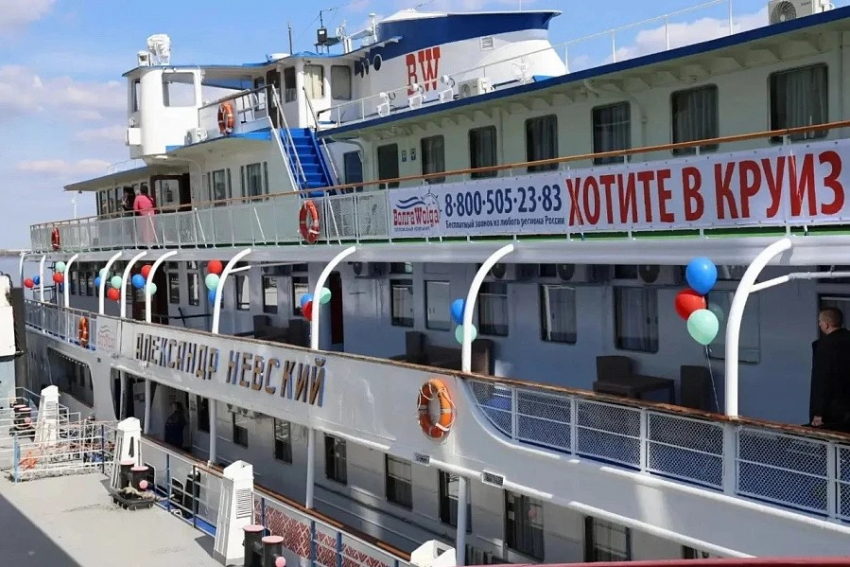 Теплоходы поплыли мимо Камышина: Волгоград первым в стране открыл круизный сезон