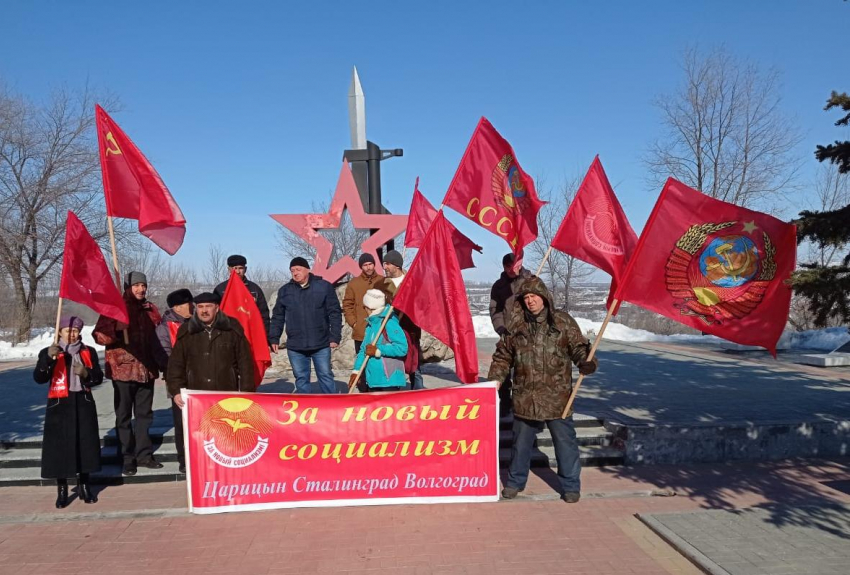 В Камышине патриоты из движения «За новый социализм» пришли поклониться памяти воинов-интернационалистов