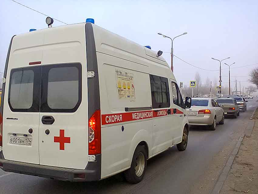 Подросток на мотоцикле неудачно прокатился по главной улице села Умет Камышинского района, опрокинулся и попал в больницу