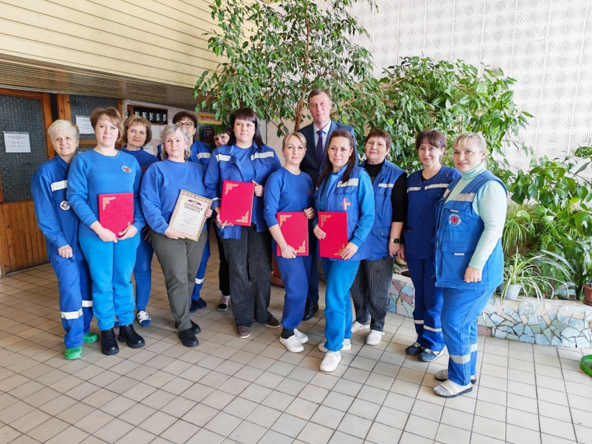 В Камышине в канун профессионального праздника фельдшеров поздравили медиков «скорой"