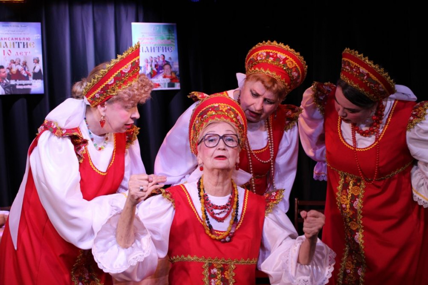 Прима Камышинского драмтеатра Татьяна Торощина, блиставшая в ролях роковых красавиц, сыграла бабушку в новом спектакле (ВИДЕО)