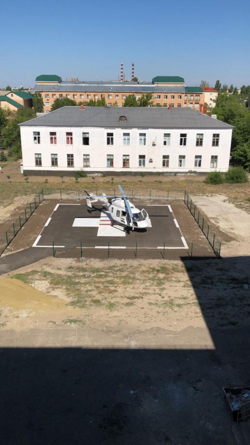 Вертолет санитарной авиации сегодня, 12 августа, впервые сел на новую площадку у центральной городской больницы в Камышине
