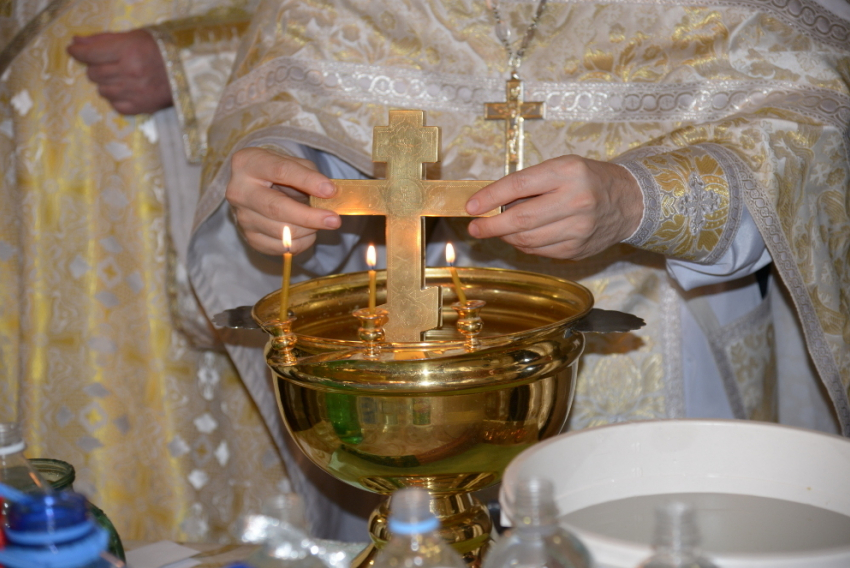 Камышане смогут набрать крещенской воды в Никольском кафедральном соборе уже завтра, 18 января, а также 19 января 