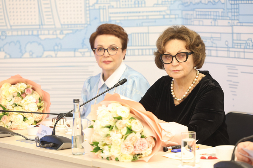 Андрей Бочаров встретился с матерями и женами бойцов, участницами СВО