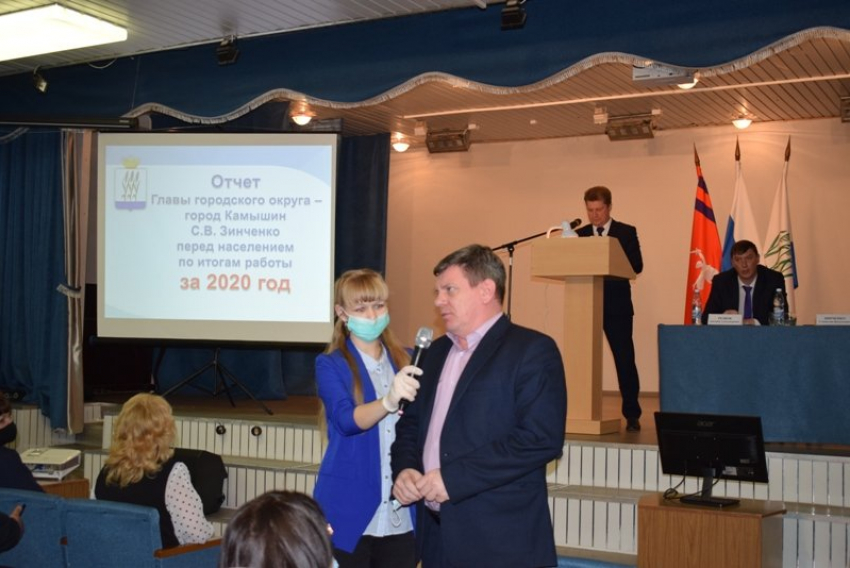 Участники отчета главы Камышина Станислава Зинченко предположили, что  чиновников в зале было больше, чем рядовых горожан