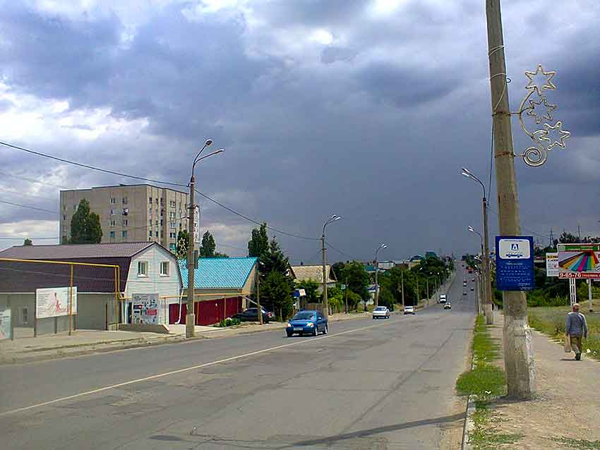 Метеорологи распространили предупреждения о штормовом ветре и грозах для жителей Волгоградской области