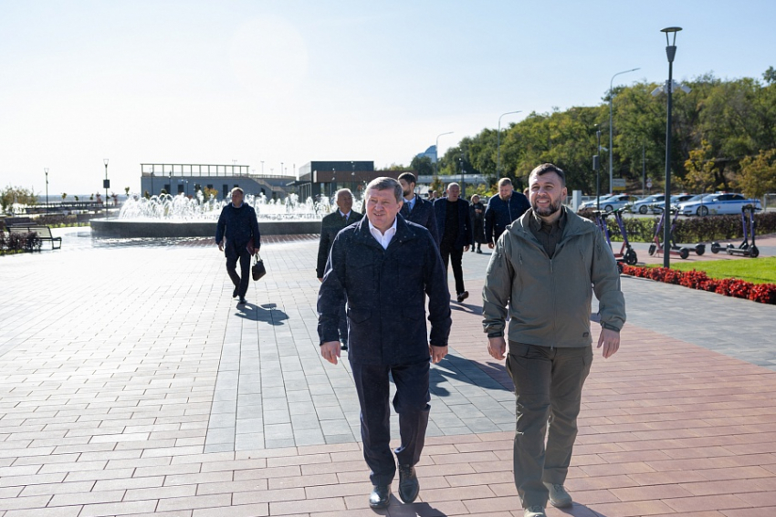 Глава ДНР Денис Пушилин приехал в Волгоград и поблагодарил Андрея Бочарова на помощь беженцам
