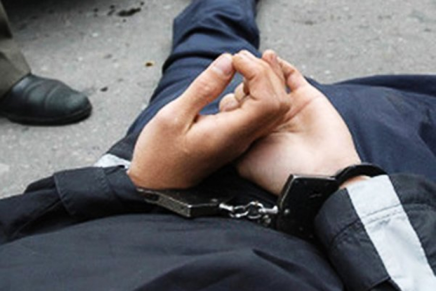Полицейские Камышина задержали находящегося в федеральном розыске наркодилера