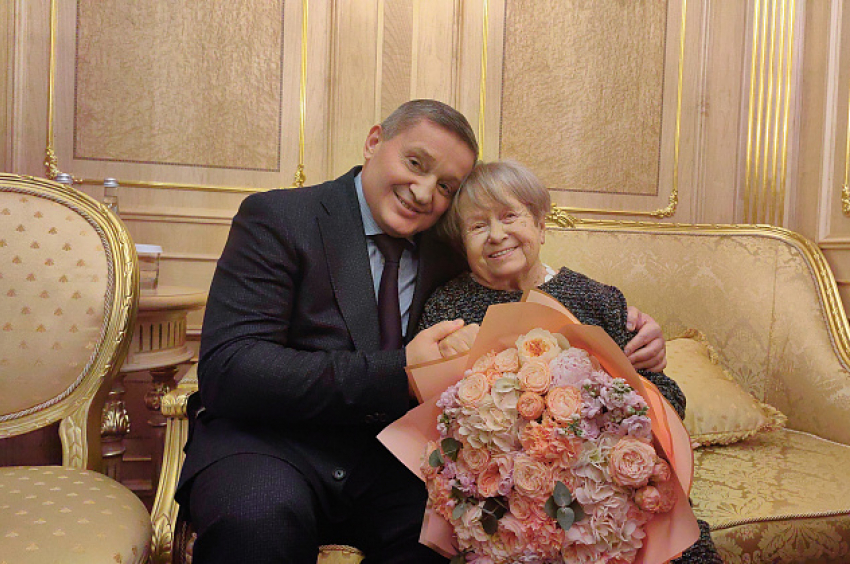 Андрей Бочаров поздравил прославленную землячку Александру Пахмутову с днем рождения