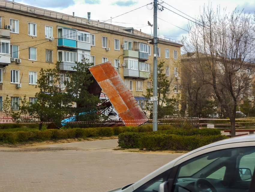 И что, этот баннер так и будет здесь «валяться"? - камышанка