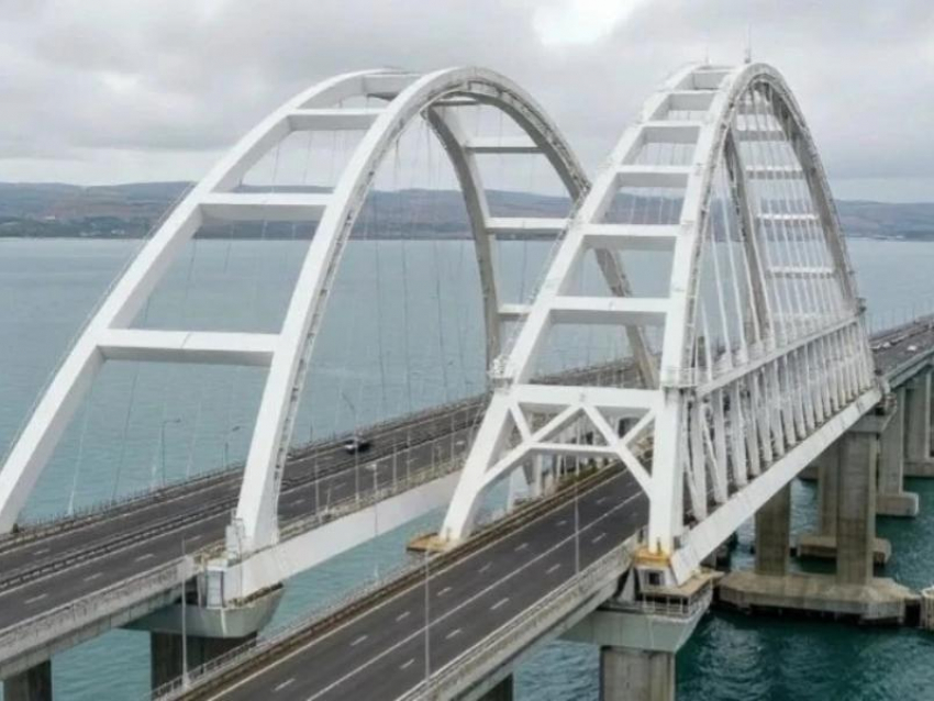 Камышанам-отпускникам на заметку: на Крымском мосту ужесточили правила провоза топлива: только в спецканистрах и не более 200 литров  