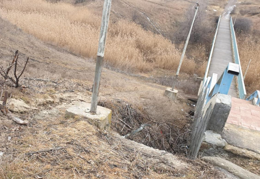 В селе Антиповка Камышинского района талые воды подмыли «чешский» мост, что дальше?