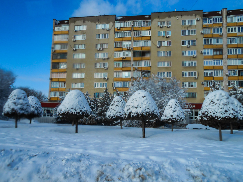 Камышин продолжит заметать снегом 12 января